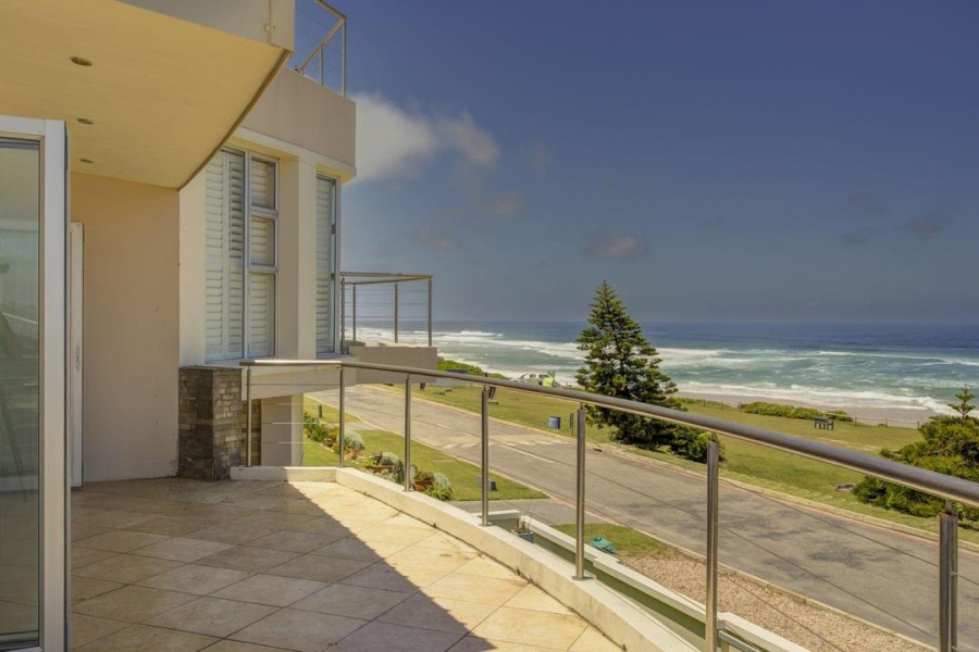 5 Bedroom Property for Sale in Glentana Western Cape